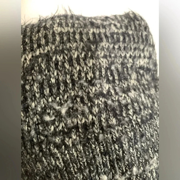 Elan Witchy Black Gray Marled Fuzzy Long Sleeve Round Neck Sweater size Medium - Picture 8 of 11